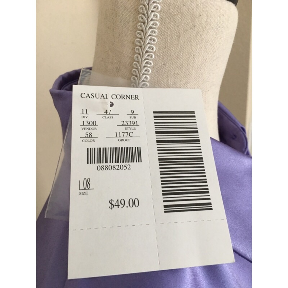 💐⭐️ Beautiful, retro, shiny, lavender blouse. NWT - Picture 2 of 2